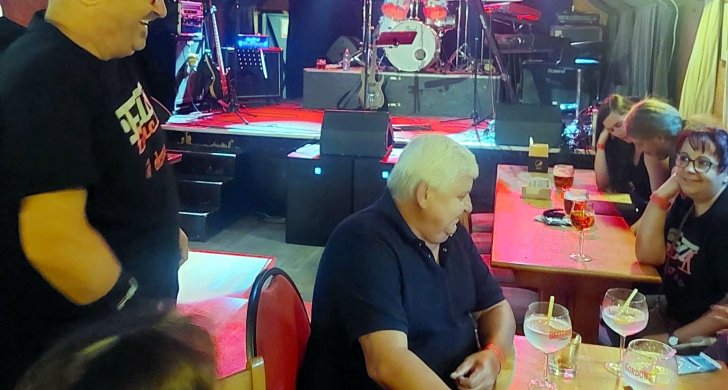 Full Time fanoušci.jpg